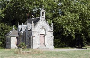 Chateau Fonteclose Chapel facade 1s