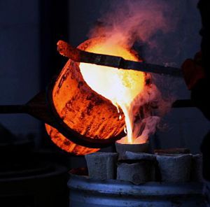 Lost Wax casting - pouring bronze to 1150C 9